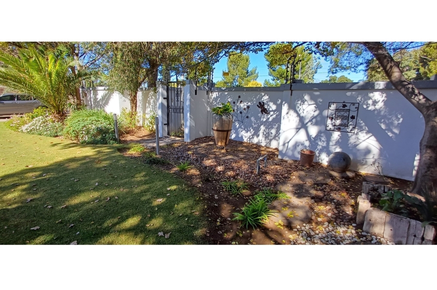 5 Bedroom Property for Sale in Jim Fouchepark Free State